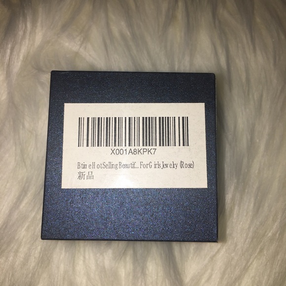 NWT!!! Beautiful Rose Stud Earring For Girls - Picture 5 of 7